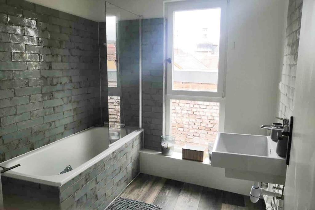 Near The Magic 4 Persons Apartment, 1 -minute Walk To Christmas Market! Colmar